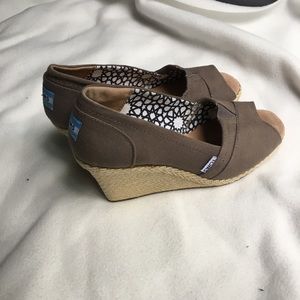 Khaki/green Toms Wedges, wedge heel, comfort shoe